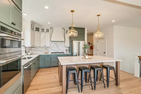 17952 Grantham Ln, Lakeville, MN 55044