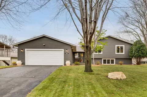 9313 Colorado Cir, Bloomington, MN 55438