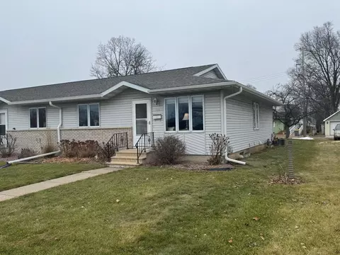 314 S 3rd St, La Crescent, MN 55947