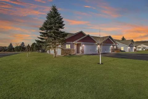719 Hilltop Dr, Taylors Falls, MN 55084
