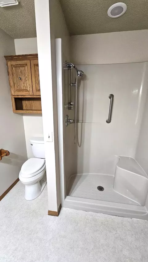Bath - 1729 Cooper Ave S, Saint Cloud, MN 56301 photo 2 of 3