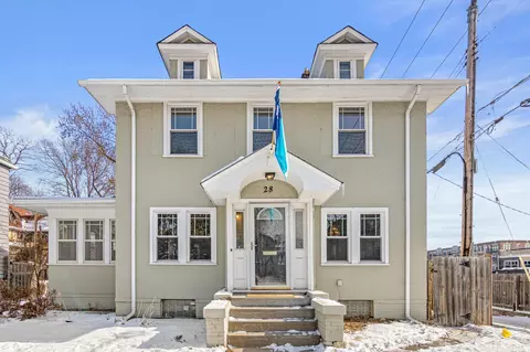 28 Lexington Pkwy S, Saint Paul, MN 55105