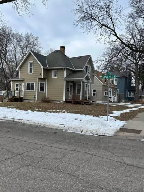 924 5th St SW, Willmar, MN 56201 photo 2
