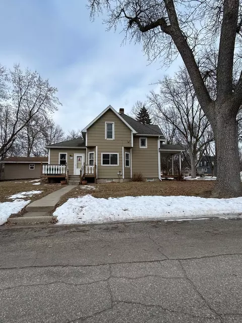 924 5th St SW, Willmar, MN 56201 photo 3