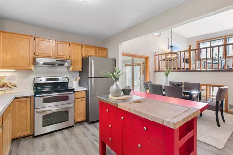 1412 Oster Dr, Eagan, MN 55121 photo 4