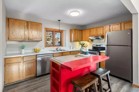 1412 Oster Dr, Eagan, MN 55121 photo 3