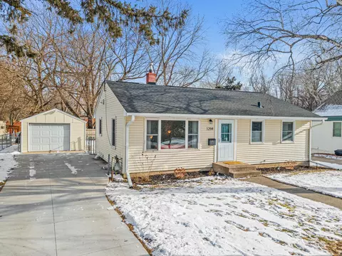 1294 Barclay St, Saint Paul, MN 55106