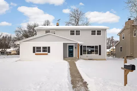 9 Langer Cir, West Saint Paul, MN 55118