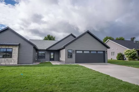 722 Westland Ln, New London, MN 56273