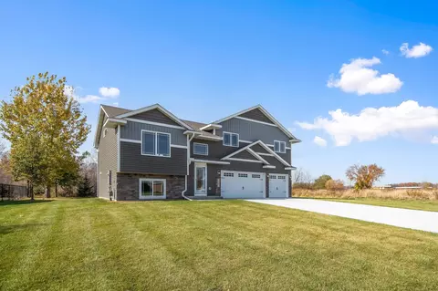 20 E Dickens St, Rush City, MN 55069