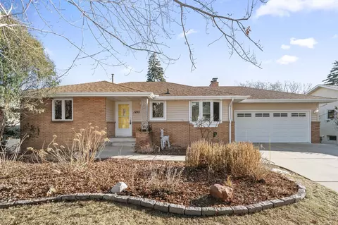 1255 Pike Lake Dr, New Brighton, MN 55112