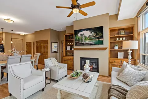 150 Travelers Trl #401, Burnsville, MN 55337