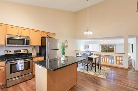652 35th St W, Hastings, MN 55033