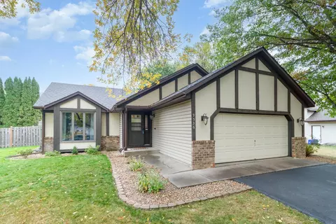 9536 Minnesota Ln N, Maple Grove, MN 55369