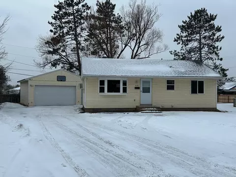 919 Clover Ln, Grand Rapids, MN 55744