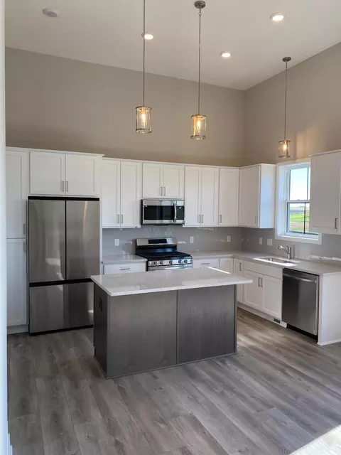 18176 Gavel Ln, Lakeville, MN 55044