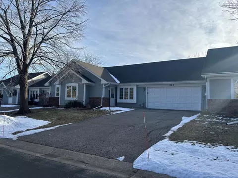 524 Devonshire Dr, Young America, MN 55397
