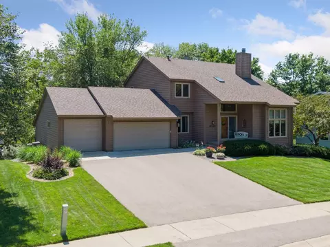 18829 Nature Ln, Eden Prairie, MN 55346