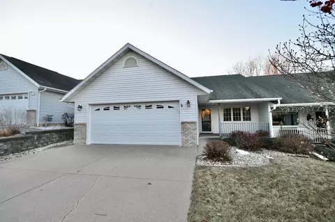 690 Jefferson Dr, Zumbrota, MN 55992