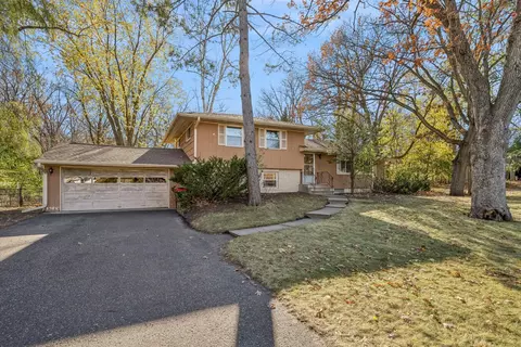 200 Juniper St, Mahtomedi, MN 55115
