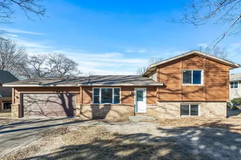 569 Arrowhead Dr, Circle Pines, MN 55014