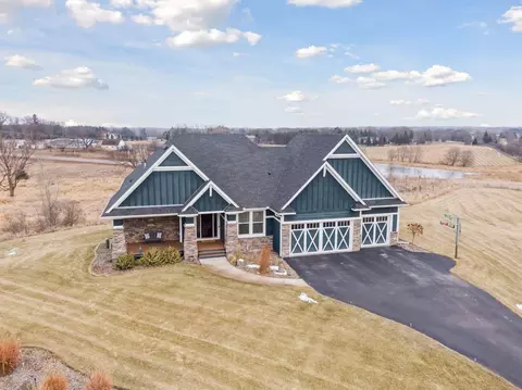 19325 Foxfield Dr, Prior Lake, MN 55372