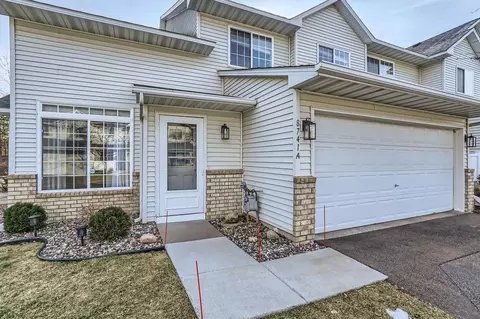 8741 Quarry Ridge Ln #A, Woodbury, MN 55125
