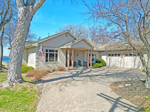 275 Lake Ave S, Spicer, MN 56288