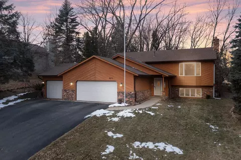 4615 Parkridge Dr, Eagan, MN 55123