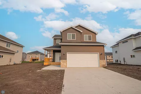 6746 27 St S, Fargo, ND 58104