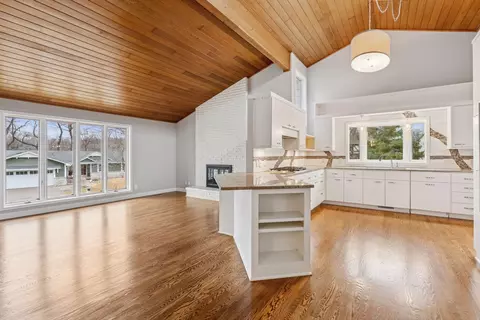 14901 Woodruff Rd, Wayzata, MN 55391