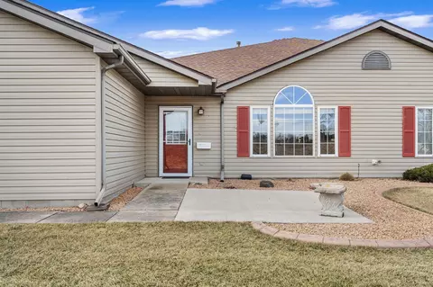 11 Carriage Ln, Owatonna, MN 55060
