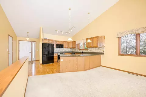 Living - 309 Hickory St, Duluth, MN 55811 photo 1 of 4