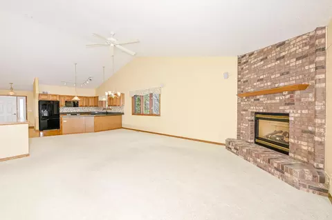 Living - 309 Hickory St, Duluth, MN 55811 photo 3 of 4