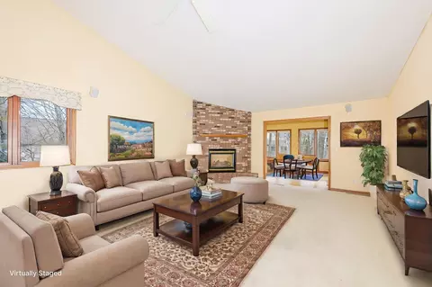 Living - 309 Hickory St, Duluth, MN 55811 photo 2 of 4
