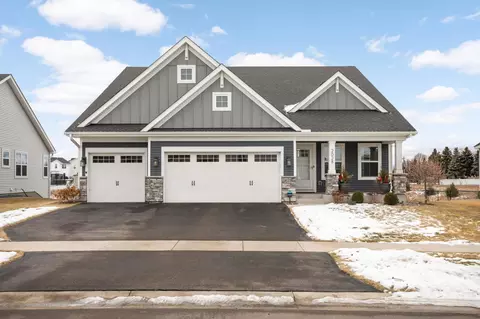 2028 Diamond Ln, Hugo, MN 55038