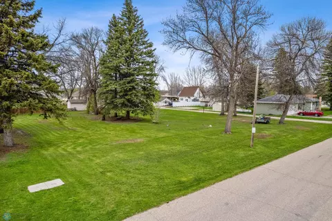 221 3rd St S, Casselton, ND 58012