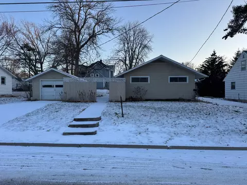 325 E 3rd St, Zumbrota, MN 55992