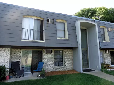 816 9th Ave S #3, Hopkins, MN 55343