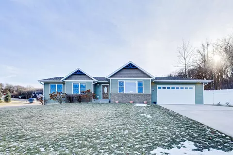 4423 Twin Oaks Ct, Eau Claire, WI 54701