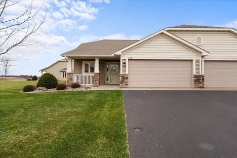 407 Cassandra Dr #33, New Richmond, WI 54017