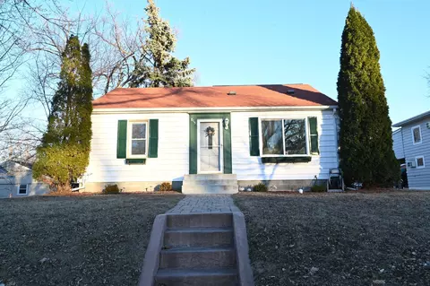 815 Sommerville St S, Shakopee, MN 55379
