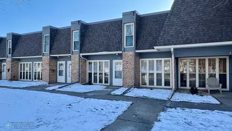 805 23rd Ave S, Moorhead, MN 56560