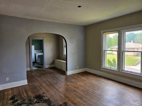 Living - 113 5th St, Jackson, MN 56143 photo 1 of 2