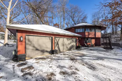 16960 Kenwood Trl, Lakeville, MN 55044