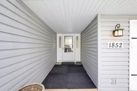 1852 Pumice Pt, Eagan, MN 55122 photo 4