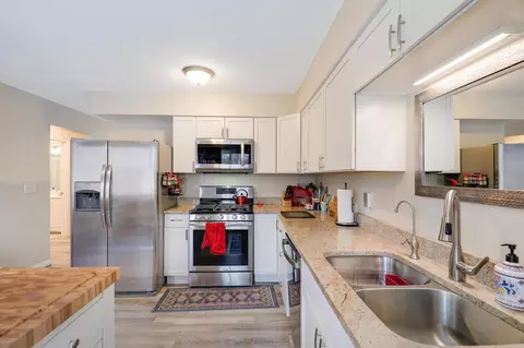 1852 Pumice Pt, Eagan, MN 55122 photo 12