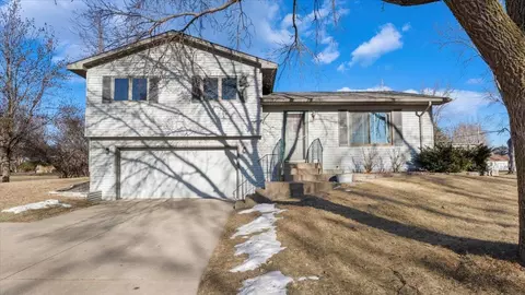 6215 Laurel Rd, Saint Cloud, MN 56303