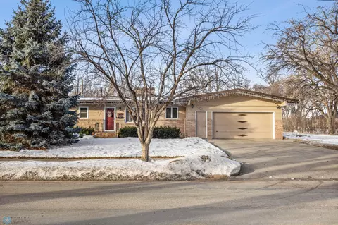1809 11th St S, Moorhead, MN 56560