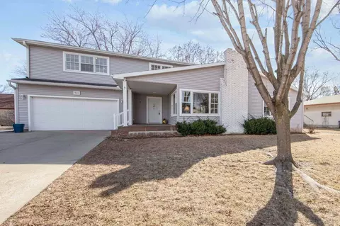 340 Maple Lane Ct, Roseville, MN 55113